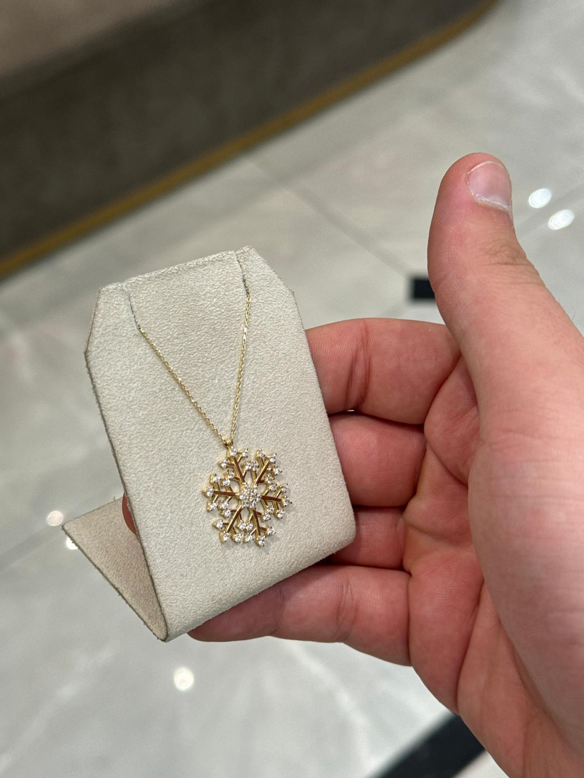 "14 Ayar Altın Minimalist Kolye"